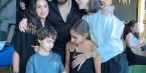 رغم تصريحاتها المسيئة له.. بسمة بوسيل وتامر حسني يحتفلان سويًا بعيد ميلاد بناتهم