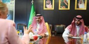 السفير آل جابر يلتقي مسؤولي الاتحاد الأوروبي لبحث مستجدات الأوضاع في اليمن