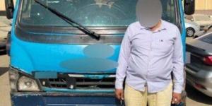 ضبط قائد أتوبيس سار عكس الاتجاه بالتجمع الأول معرضًا حياة المواطنين للخطر