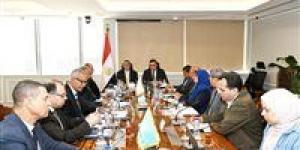 مياه الشرب والصرف الصحي أولوية..تفاصيل اجتماع وزير الإسكان ومحافظ الجيزة