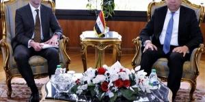 وزير الطيران المدني يلتقي وفد البنك الأوروبي لبحث فرص التعاون