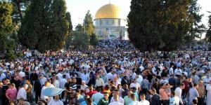 آلاف المصلين يؤدّون صلاة العيد في المسجد الأقصى