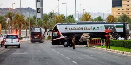 أمن الحج يضبط مقيمًا حاول تهريب 4 مخالفين إلى مكة بمركبة مخصصة لنقل المرضى