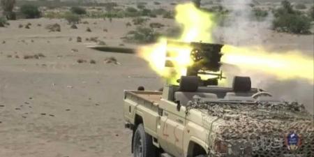 إحراق طقم حوثي محملًا بالمسلحين والذخائر غربي اليمن