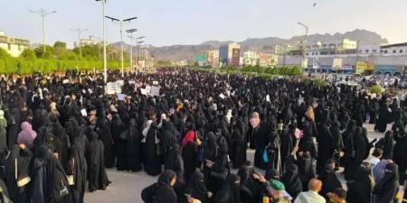وزير الشباب والرياضة نايف البكري يوجه تحية للمرأة العدنية الحرة