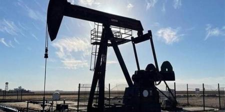 النفط يرتفع 2% بدعم المفاوضات التجارية