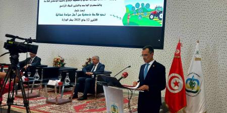 وزير الفلاحة يؤكد أهمية العناية بالزراعات الاستراتيجية لتحقيق الأمن الغذائي والنهوض بالتصدير