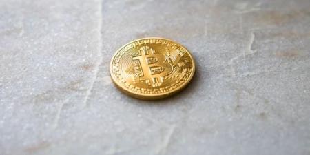 ارتفاع أسعار العملات المشفرة و"بيتكوين" قرب مستوى 103 آلاف دولار