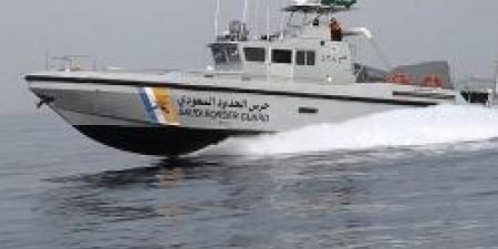 حرس الحدود بمكة المكرمة يُنقذ 4 أشخاص بعد جنوح واسطتهم البحرية