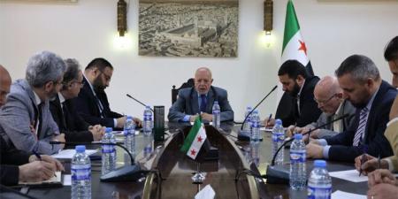 وزير الاقتصاد والصناعة يبحث مع نوابه ومستشاريه تعزيز الكفاءة المؤسساتية ووضع خطط العمل المستقبلية