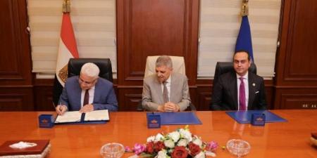 تعاون مع الرعاية الصحية والتأمين لفحص العاملين بقناة السويس