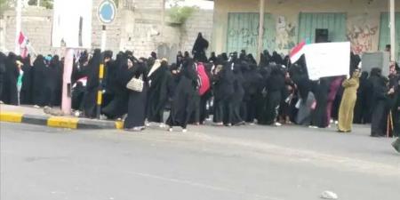 قتيل بالتزامن مع مظاهرة نسائية جنوبي اليمن