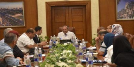 محافظ بورسعيد يُناقش خطة رفع كفاءة وصيانة الحدائق العامة والمتنزهات