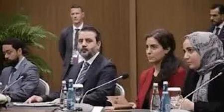 وزير الخارجية السوري يظهر برفقة إمراة.. وهذه هويتها