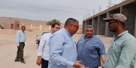 محافظ أسيوط يوجه بتكثيف المتابعة للمشروعات الخدمية