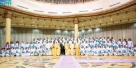 أمير القصيم يُكرم 102 طالبًا متفوقًا بجائزة العبودي للتفوق العلمي بمحافظة المذنب