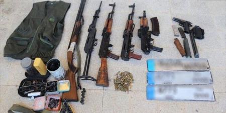 الجيش: توقيف 14 شخصًا لارتكابهم جرائم مختلفة وضبط أسلحة وذخائر ومخدرات بحوزتهم