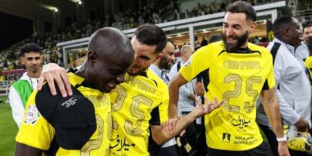 عندما يعانق «العميد» كأس الدوري مرَّة أخرى
