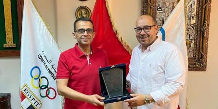 ياسر إدريس يستقبل وفد دبلومة الإدارة الرياضية بـ «فيفا»
