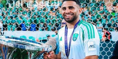 رياض محرز يكشف حقيقة مشاركته مع الهلال السعودي في كأس العالم للأنية