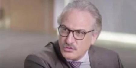 بعد قضاء نصف المدة .. المخرج عمر زهران يغادر قسم الدقى عقب إنهاء إجراءات الإفراج عنه