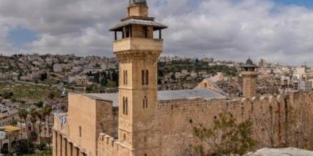 العدو الاسرائيلي يغلق المسجد الإبراهيمي بالضفة المحتلة