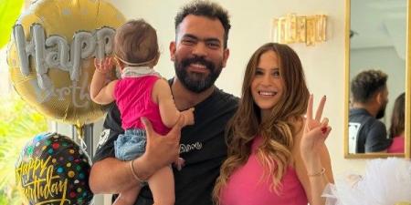 خالد عليش يحتفل بعيد ميلاده برفقة زوجته وابنته عاليا