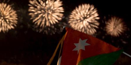 الألعاب النارية تزين سماء المملكة الليلة احتفالا بعيد الاستقلال الـ 79