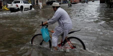 مقتل 14 شخصا على الأقل في عواصف في باكستان عقب موجة حر