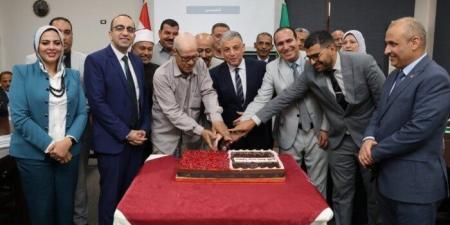 محافظ الإسماعيلية يُكرم اللجنة المعنية بمتابعة توريد محصول القمح
