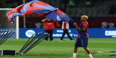 برشلونة يجدد عقد لامين جمال حتى عام 2031