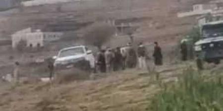مسلحون حوثيون يهددون بتفجير المباني ويحاصرن المجمع الحكومي في إب