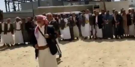 الحوثيون ينتقمون من أحد كبار مشايخ حاشد بعدما انتفض ضد إهانة وخذلان قبيلته