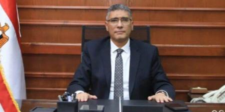 محافظ الجيزة يتابع مع أعضاء الشيوخ والنواب المشروعات الخدمية