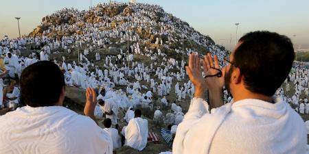 السعودية تدعو الحجاج للبقاء في المخيمات يوم عرفة خلال ذروة الحرارة
