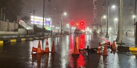 أمطار غزيرة تضرب الإسكندرية مع رياح شديدة وانخفاض بدرجات الحرارة.. فيديو