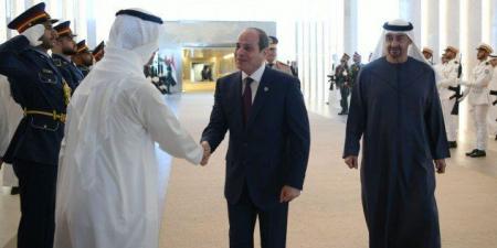 السيسي وبن زايد يؤكدان ضرورة إدخال المساعدات الإنسانية إلى غزة بالكميات اللازمة ودون عراقيل