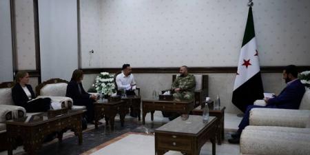 وزير الدفاع يبحث مع القائمة بأعمال سفارة السويد سبل تعزيز التعاون المشترك