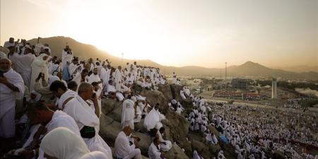 الحجاج يبدأون نفرتهم من صعيد عرفات إلى مشعر مزدلفة