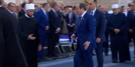 الرئيس السيسي يغادر مسجد مصر بالعاصمة الإدارية بعد أداء صلاة عيد الأضحى