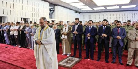 السيد الرئيس أحمد الشرع يؤدي صلاة عيد الأضحى المبارك في قصر الشعب بدمشق بحضورٍ شعبيٍّ واسعٍ