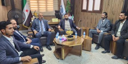 محافظ دير الزور يناقش مع مسؤولي ووجهاء البوكمال والميادين سبل تحسين الواقع الخدمي 