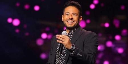 الفنان محمد حماقي يتعاون لأول مرة مع الشاعر عمرو المصري في ألبومه الجديد