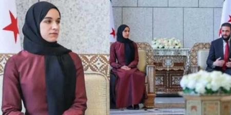 49 منزلًا ومغارة واحدة.. قصة حياة زوجة الرئيس السوري”الشرع” في زمن الحرب