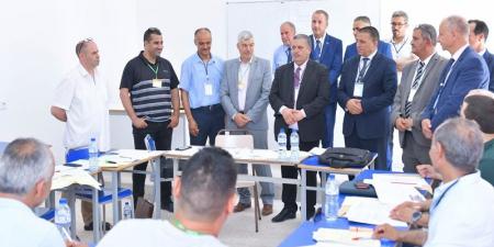 وزير التربية يؤدي زيارة تفقدية إلى مركز اصلاح الباكالوريا بولاية المنستير