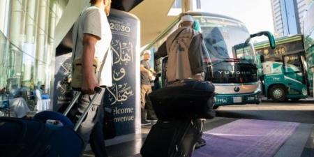 بعد إتمام الحج.. ضيوف برنامج خادم الحرمين الشريفين للحج يتوجهون إلى المدينة المنورة