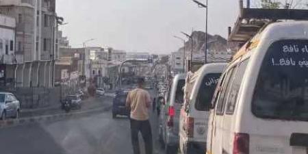 من المسؤول عن أزمة الغاز في عدن؟.. طوابير، ارتفاع بالأسعار ومحطات مغلقة