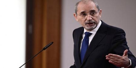 الصفدي ونظيره الإسباني يؤكدان ضرورة تكاتف الجهود لاحتواء التصعيد في المنطقة