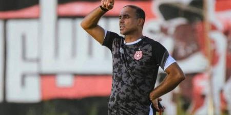 النجم الساحلي يعلن رسميا القطيعة مع محمد المكشر وكافة الإطار الفني