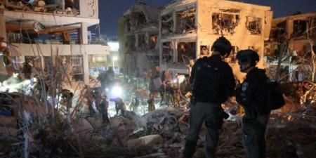 الطوارئ الإسرائيلية: 3 قتلى و125 مصابًا جراء سقوط صواريخ إيرانية جنوبي تل أبيب